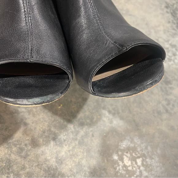 Vince Camuto- SZ 7 Black Leather Addiena Ankle Boot Peep Toe - Picture 12 of 12